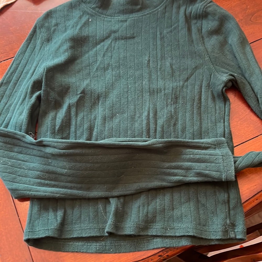 Hunter green long sleeve fitted top